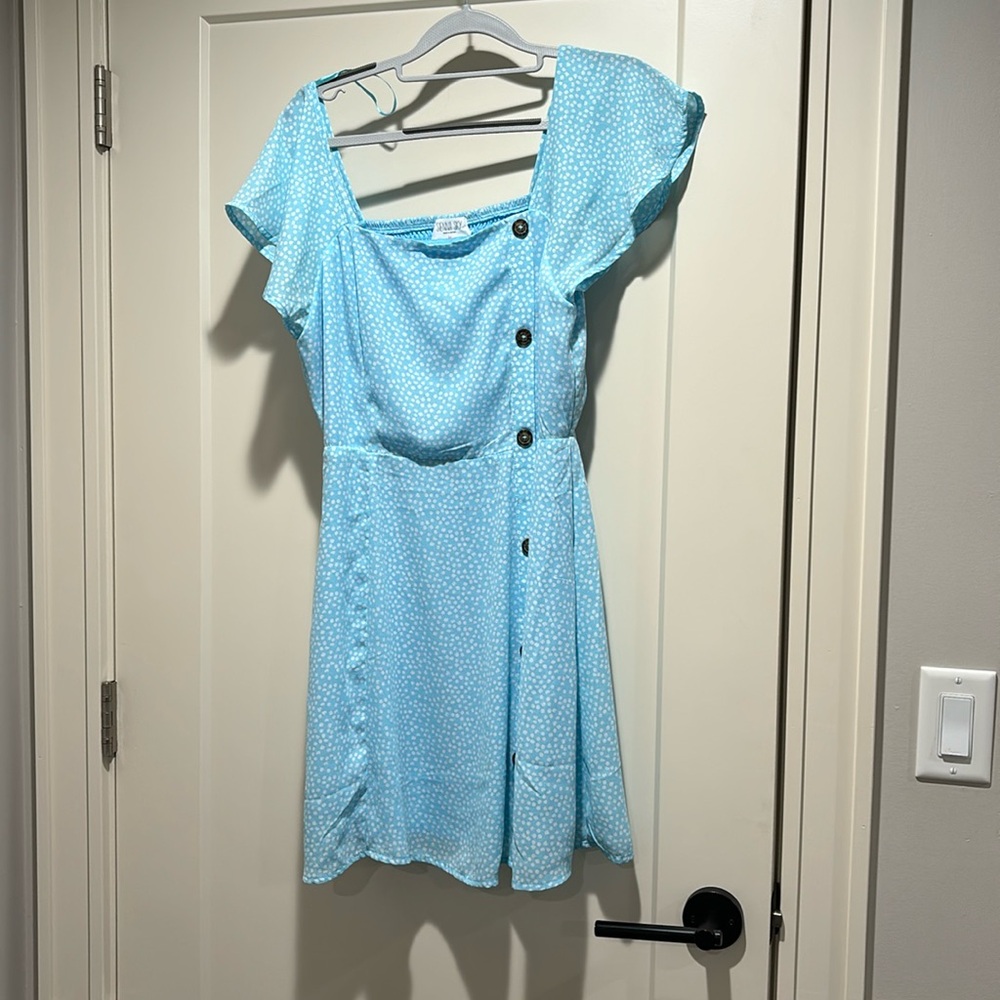 Short summer dress with buttons